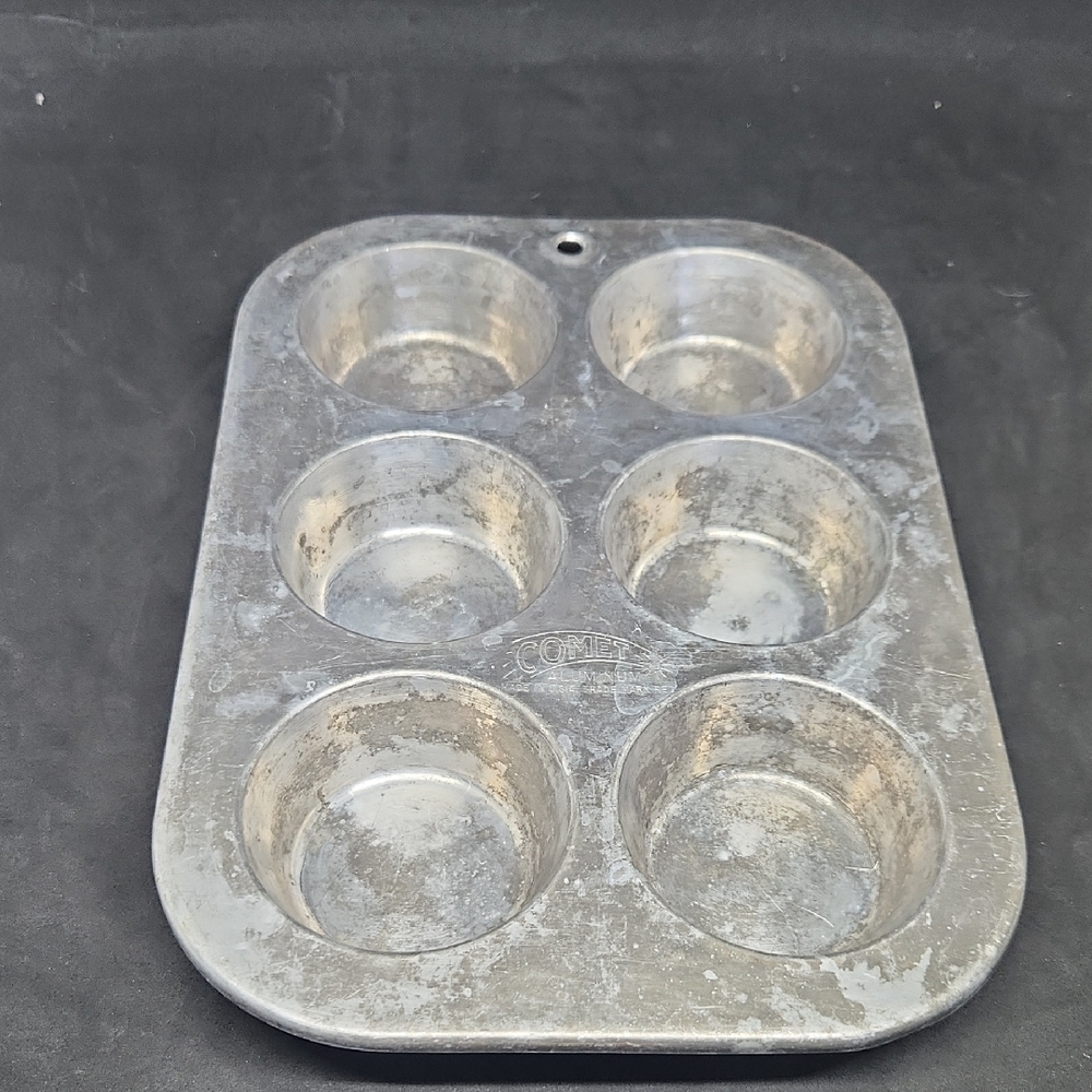 Silver Muffin Pan